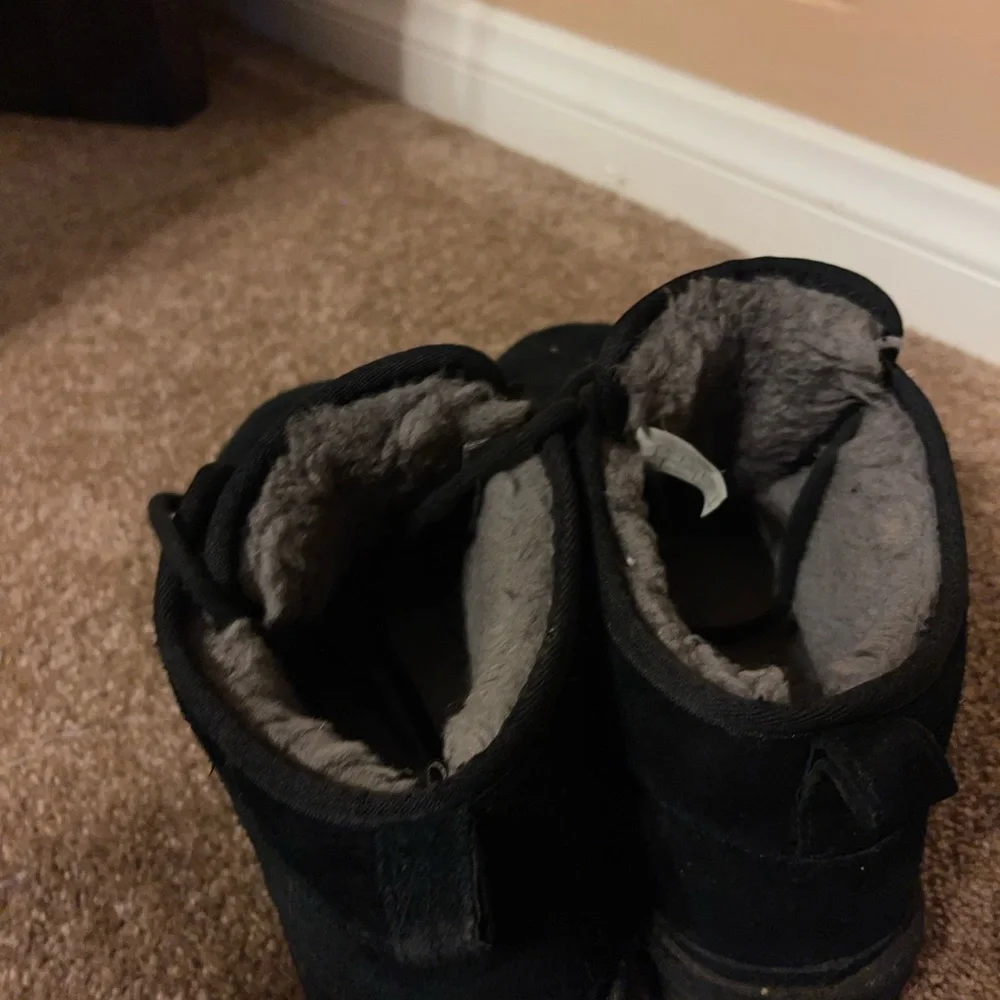 Used mens uggs - Picture 3 of 3